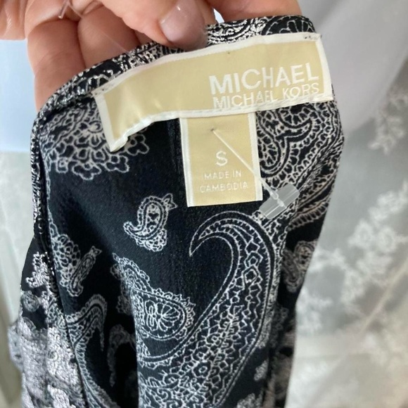 Michael Kors Black & silver shimmering paisley print wrap top w tie detail S - Picture 4 of 5